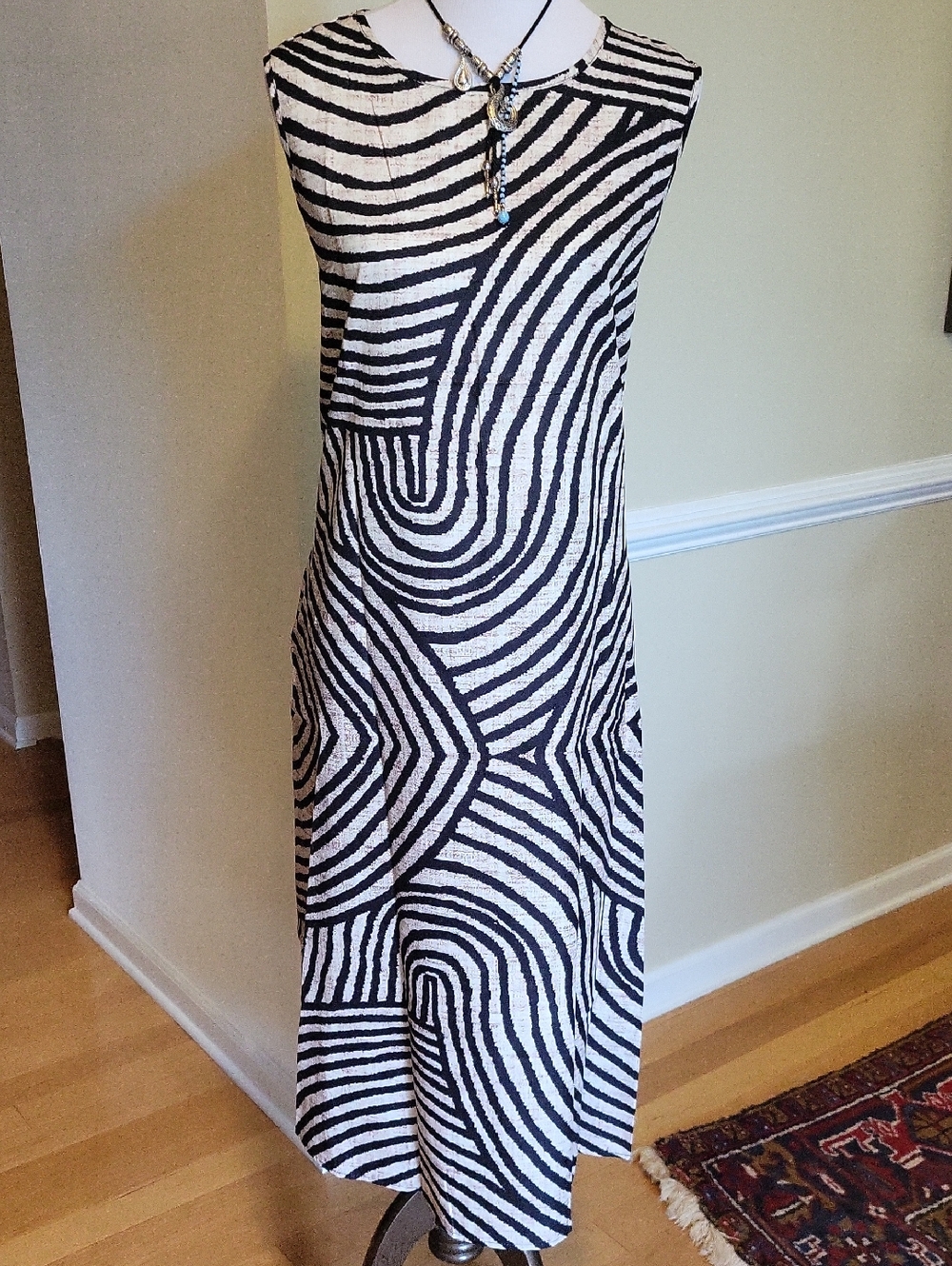 Source Unknown Black & White Geometric Sleeveless Midi Dress